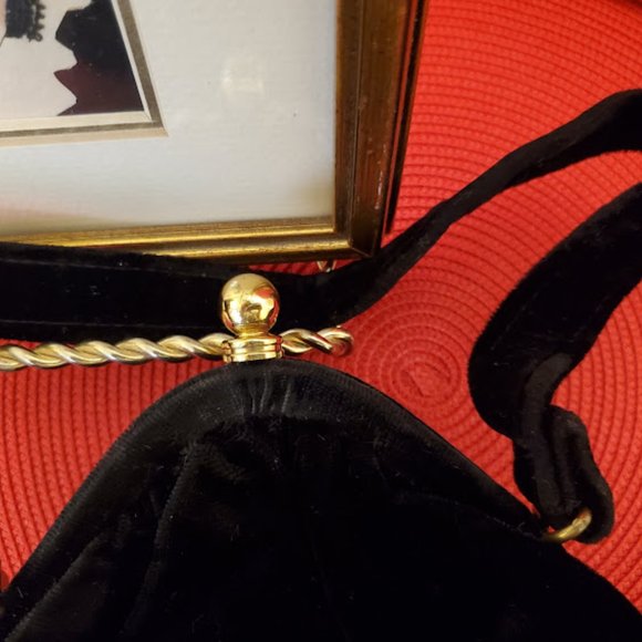 Vintage Black Velvet Purse - Picture 7 of 9